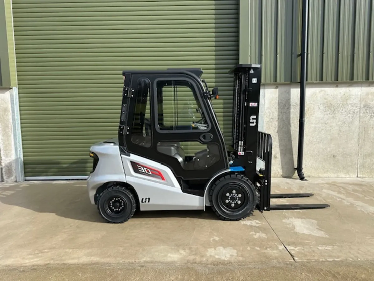 New UN 3.0Ton F-Series Forklift - 3 Stage Mast - Image 2