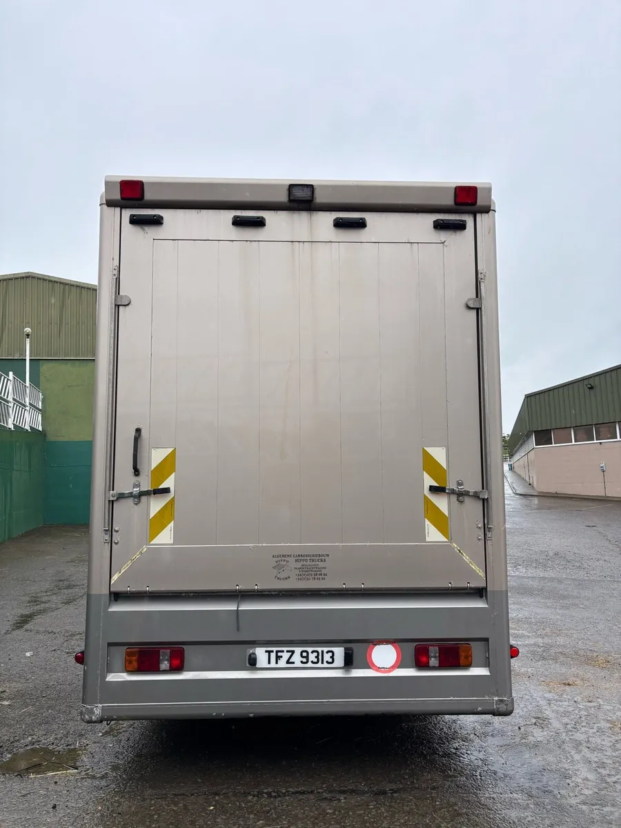 Volvo 24-Ton Horse Lorry - Image 4