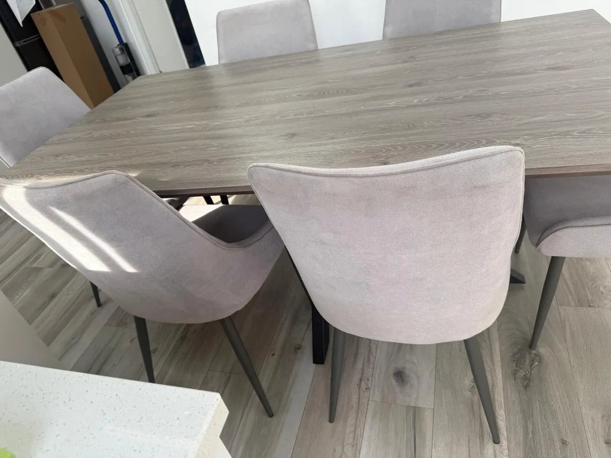 Kitchen table  and chairs - Image 2