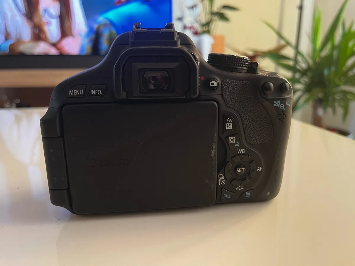Canon 600D DSLR - Image 3