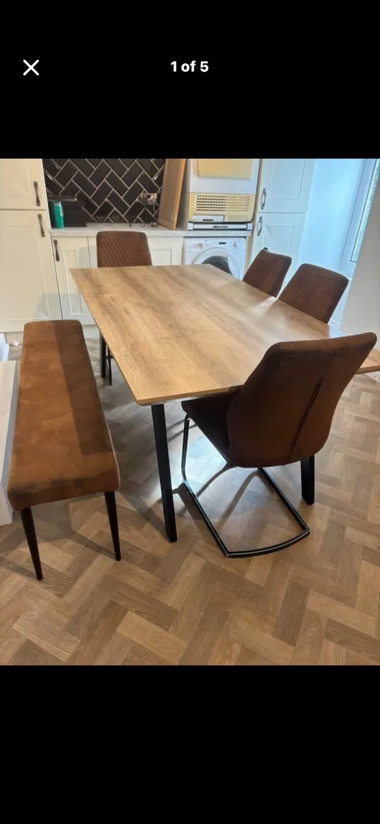 Table and chairs - Image 4