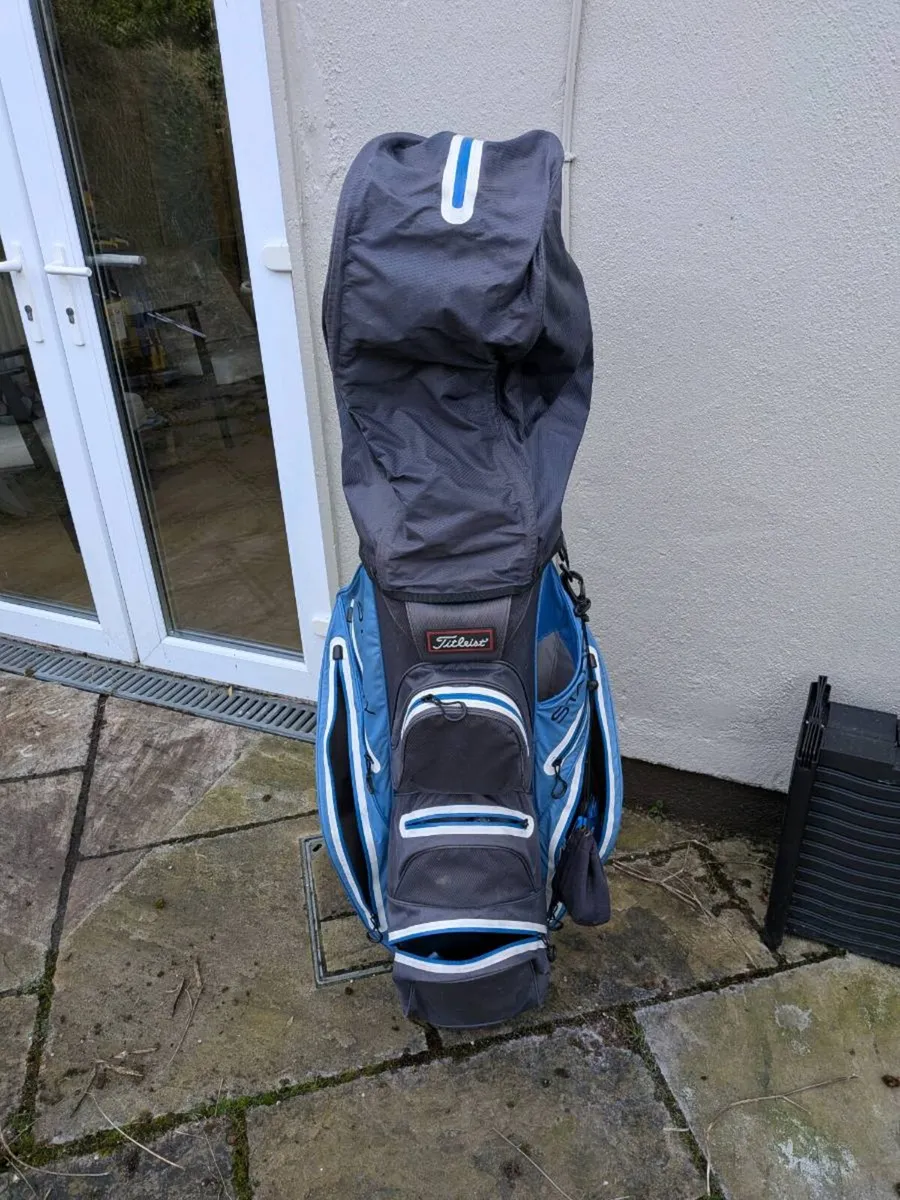 Golf bag and clubs - Image 4
