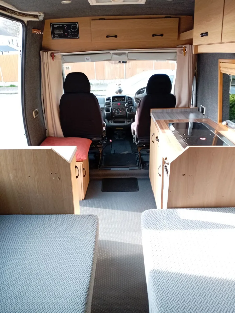 Camper van - Image 4