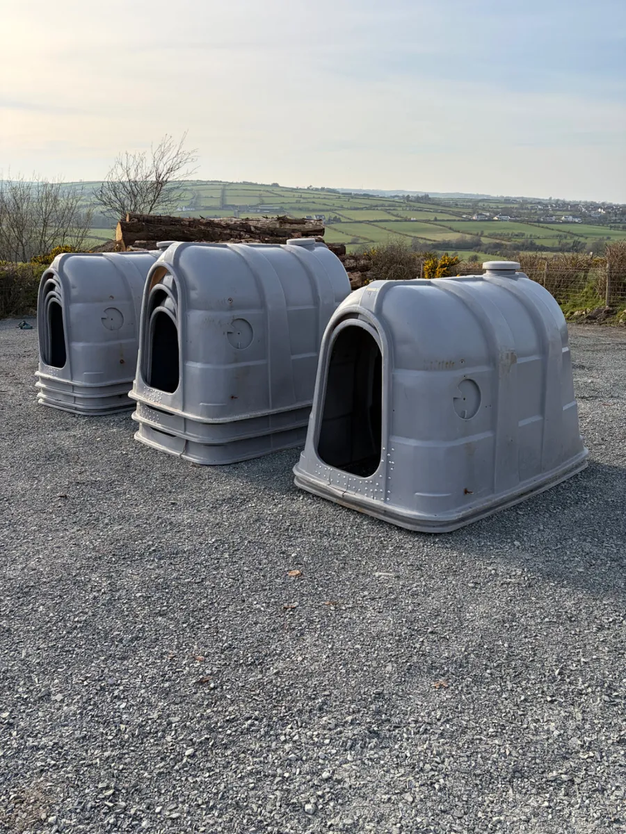 10 Calf Hutches - Image 2