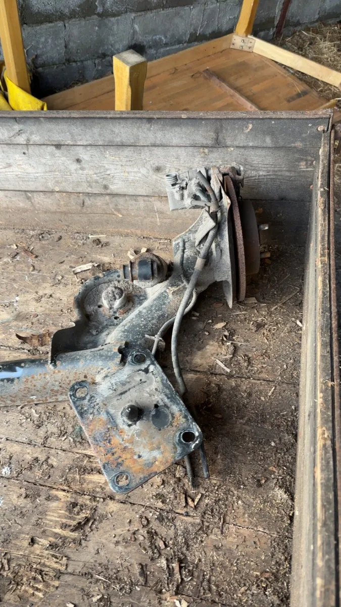 Ford transit connect back axel - Image 1