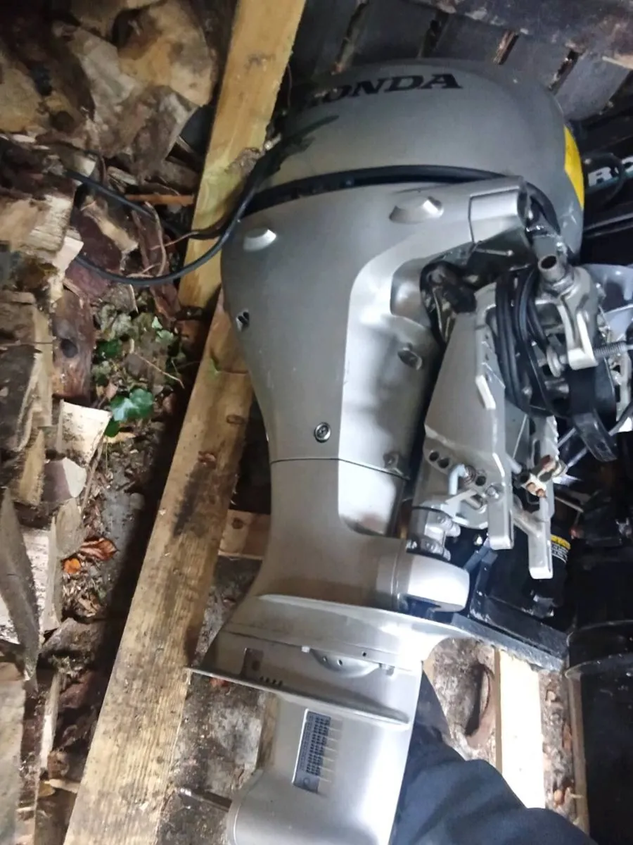 B 'f Honda+ Mercury engine - Image 1