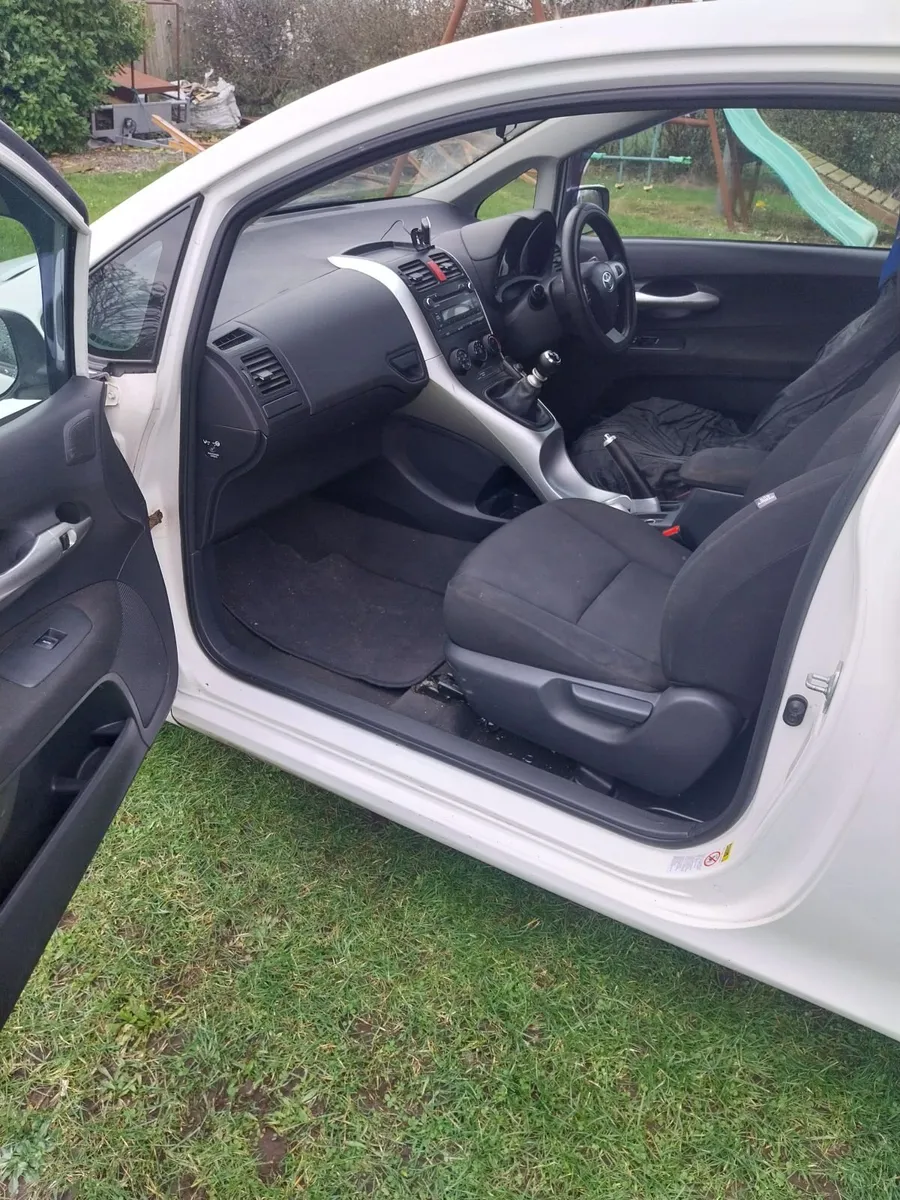 Toyota auris van - Image 3