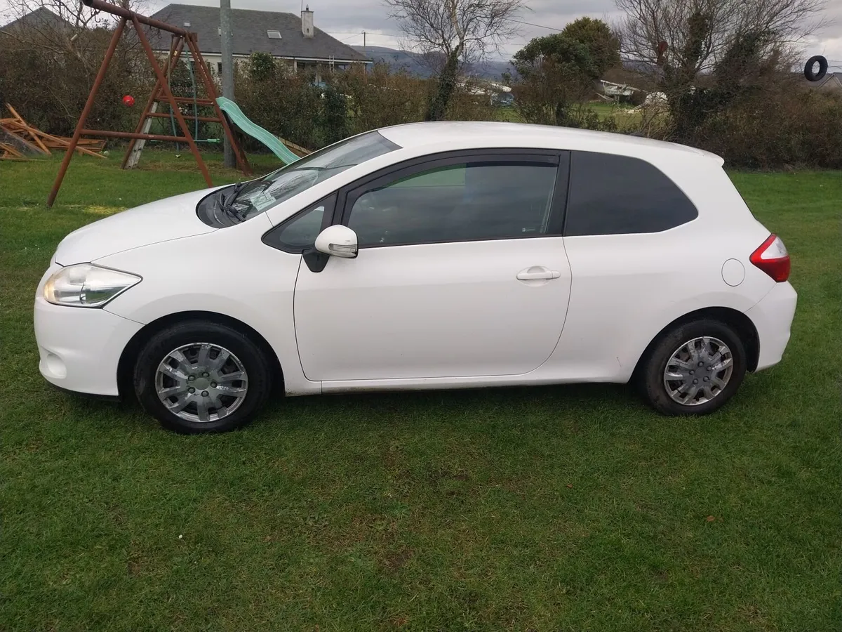 Toyota auris van - Image 4