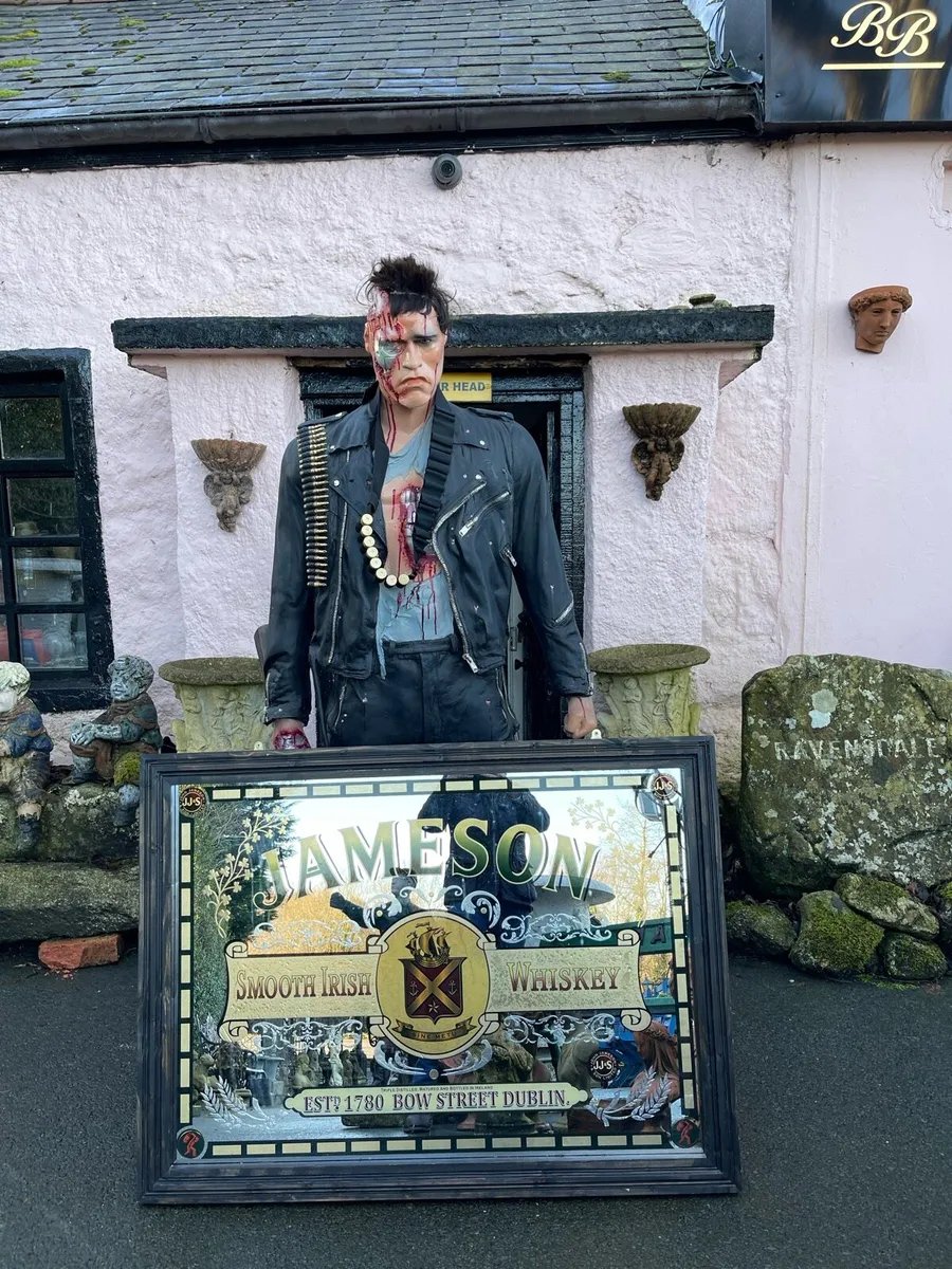 Irish pub memorabilia - Image 4