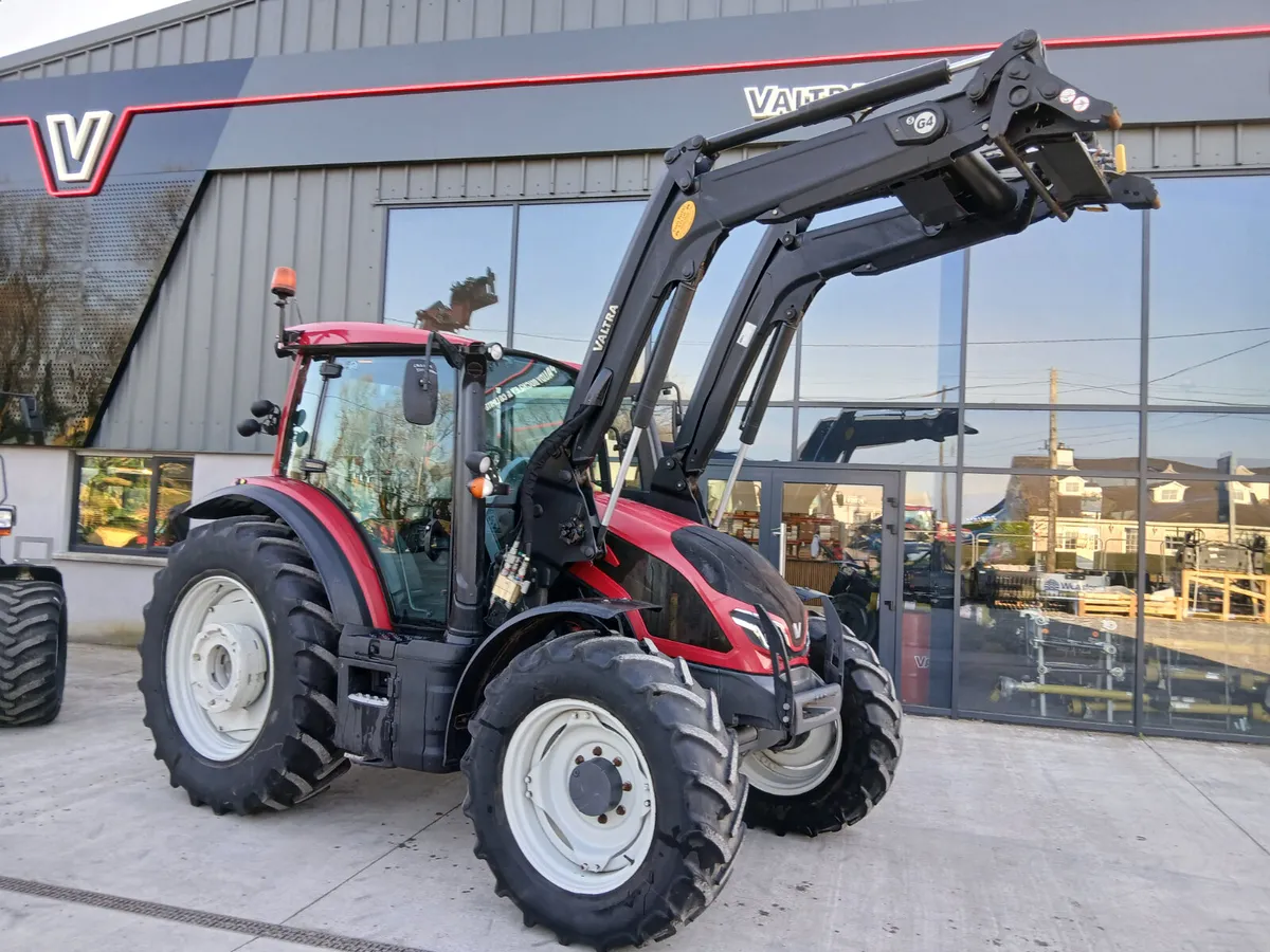 Valtra G125 & loader - Image 2