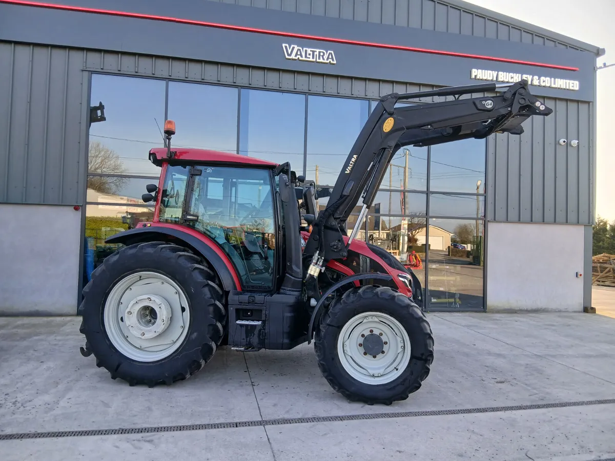 Valtra G125 & loader - Image 1