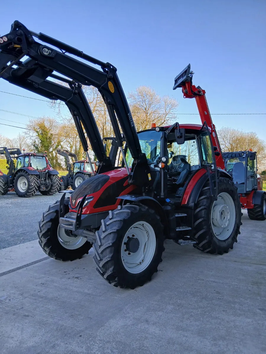 Valtra G125 & loader - Image 4