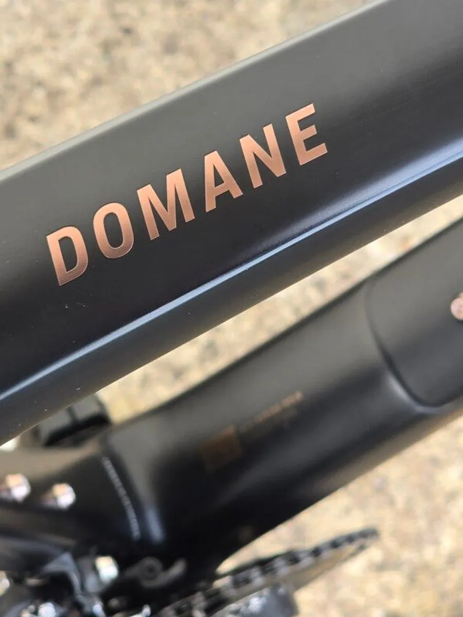 Trek Domane SL5 Black Carbon - Image 2