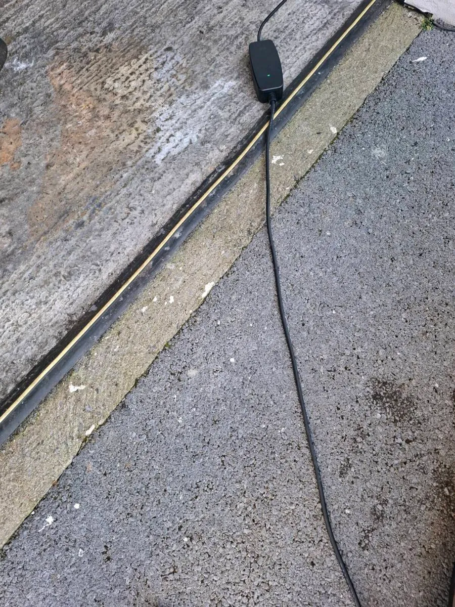 Synch EV 3 pin plug  to type 2 granny charging cab - Image 3