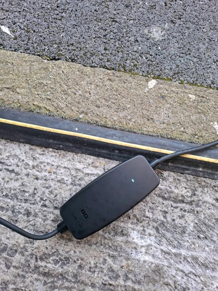 Synch EV 3 pin plug  to type 2 granny charging cab - Image 4