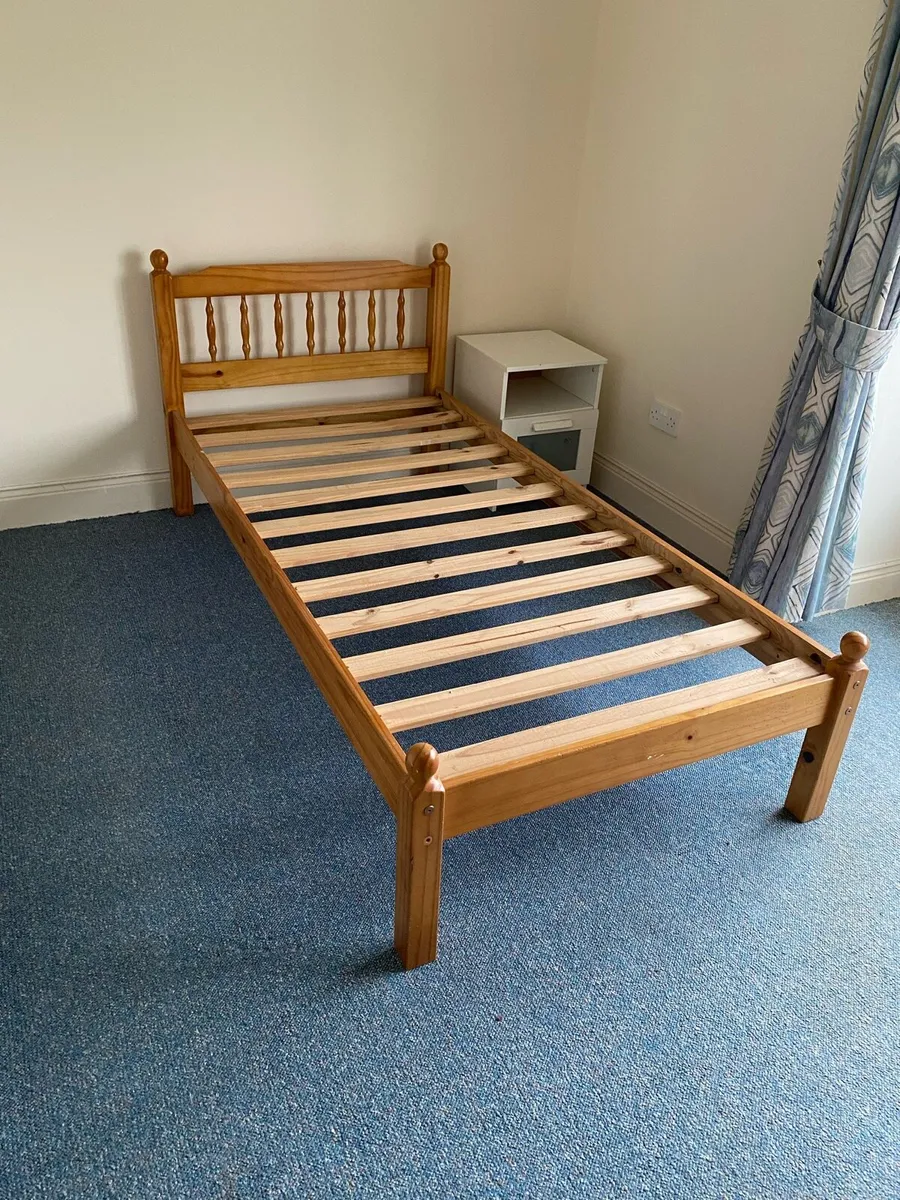 Single beds - Image 2