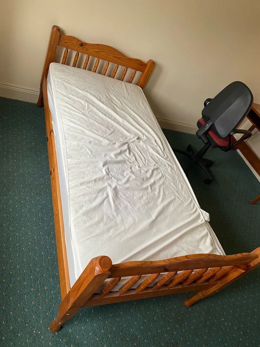 Single beds - Image 1