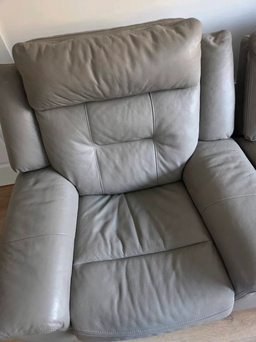 Italian Leather sofa - Image 3