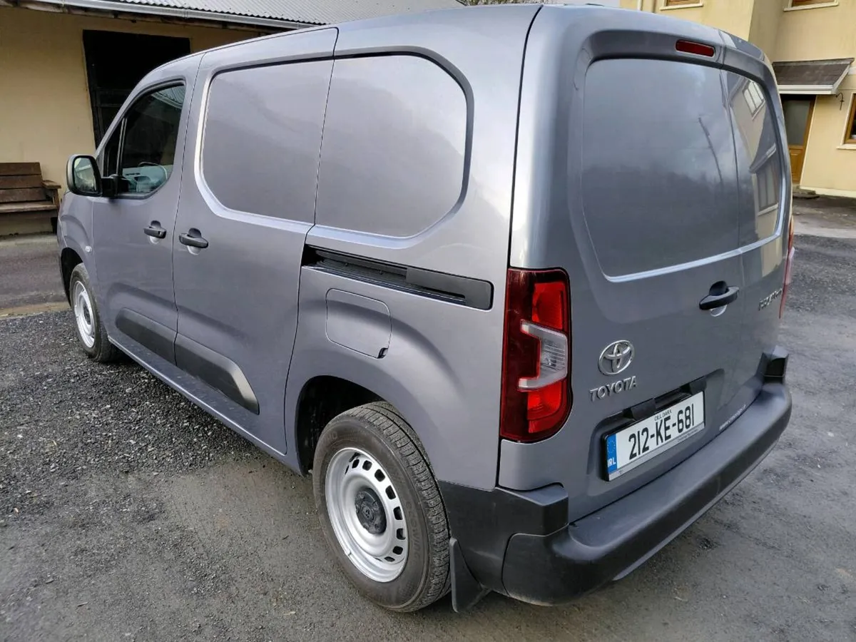 2021 toyota proace city 1.5 100 hp - Image 4