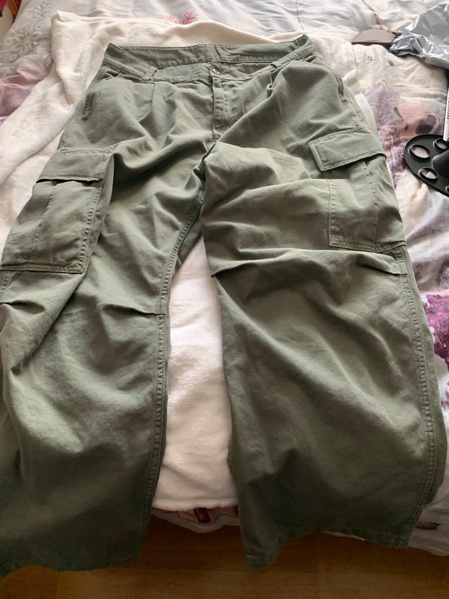 Carhartt pants 34 w new - Image 2