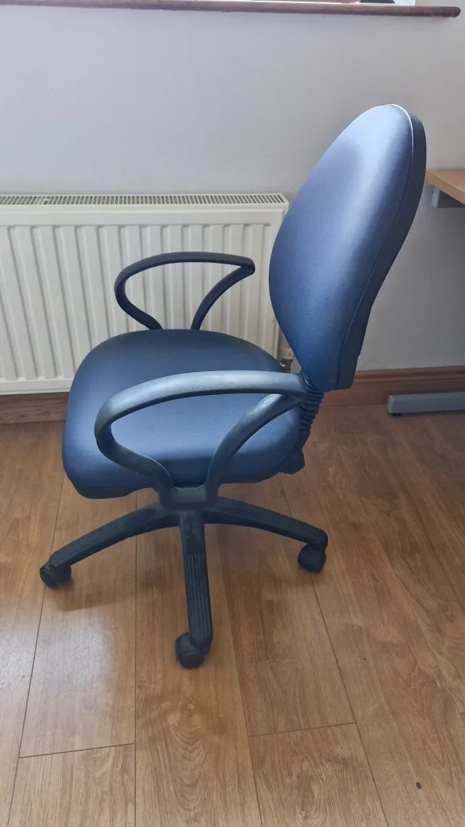 Office  chair - Image 2