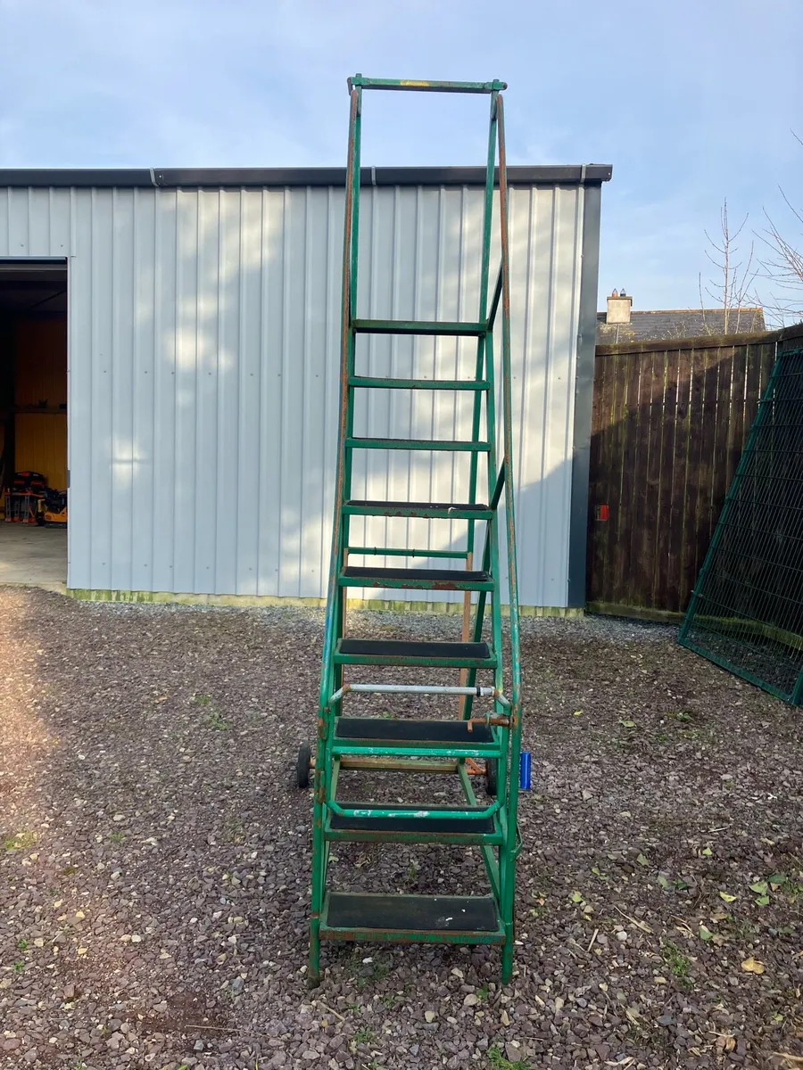 Saftey platform ladder - Image 3