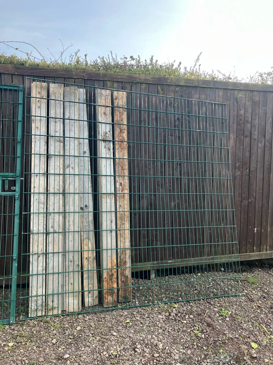 Site gate and panel - Image 2