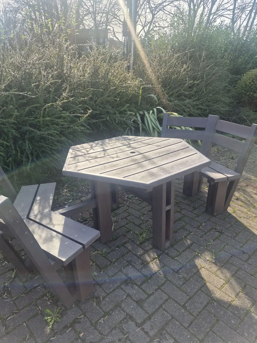 Garden furniture - Image 1