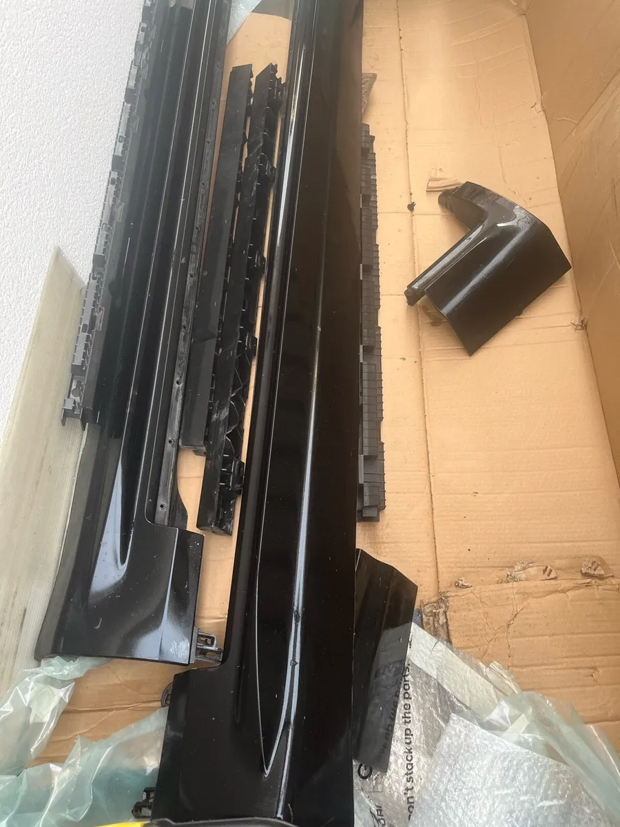 Volvo XC90 Black Sill Trim Panels (2024)