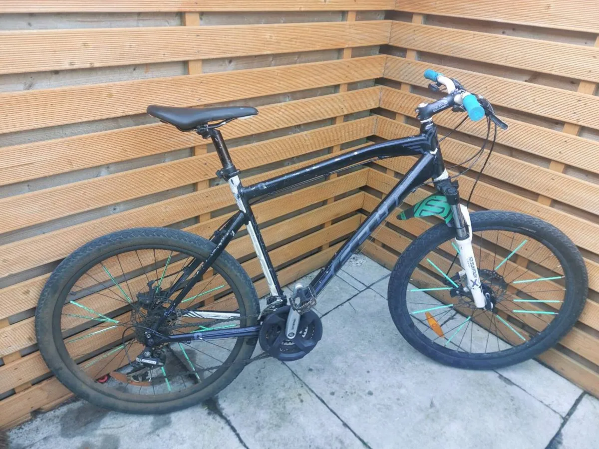 Felt Hybrid Bike – 700c – Disc Brakes - Image 1