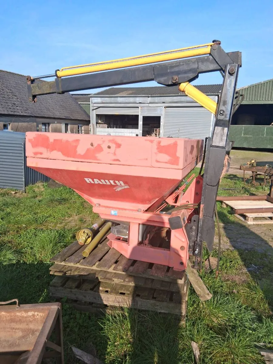 Fertiliser Spreader - Image 1