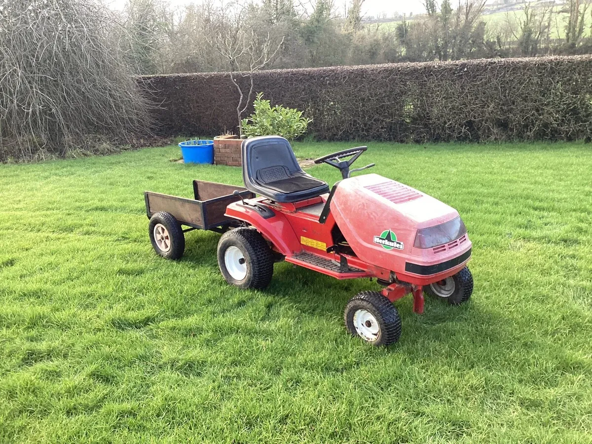 Lawn tractor - Image 1