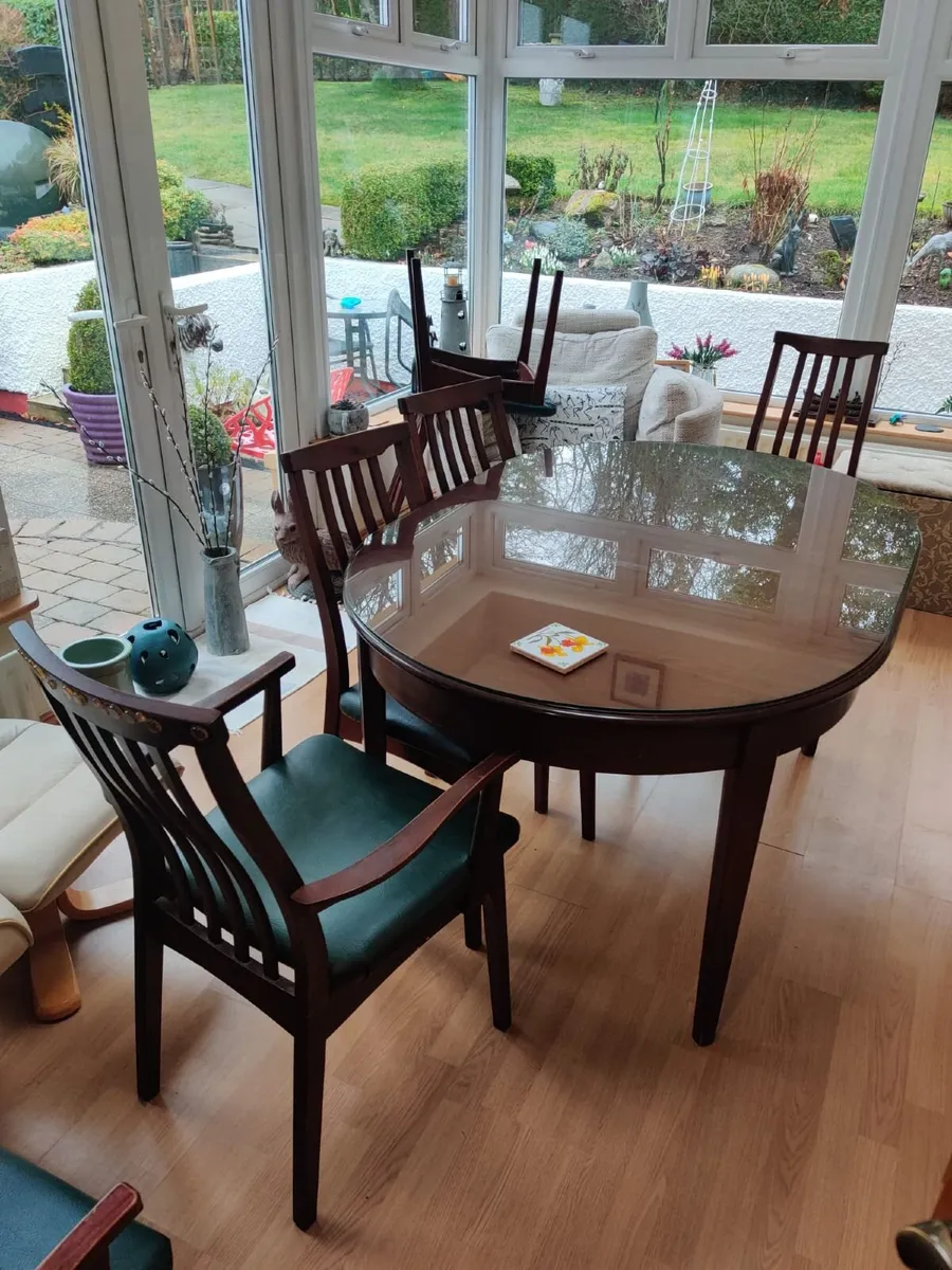 Dining room table and chairs - Image 1