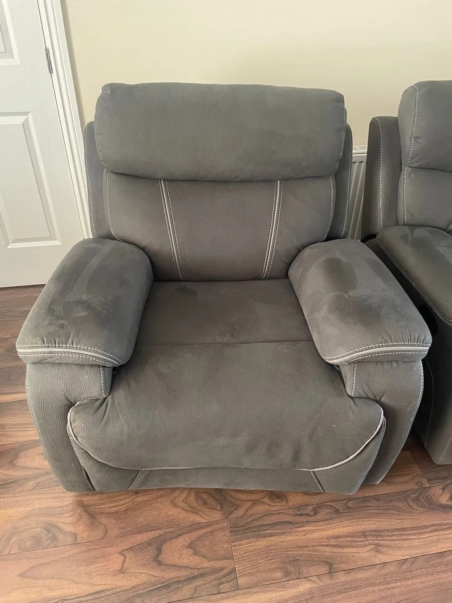 Couch And Two Arm Chairs - Image 3