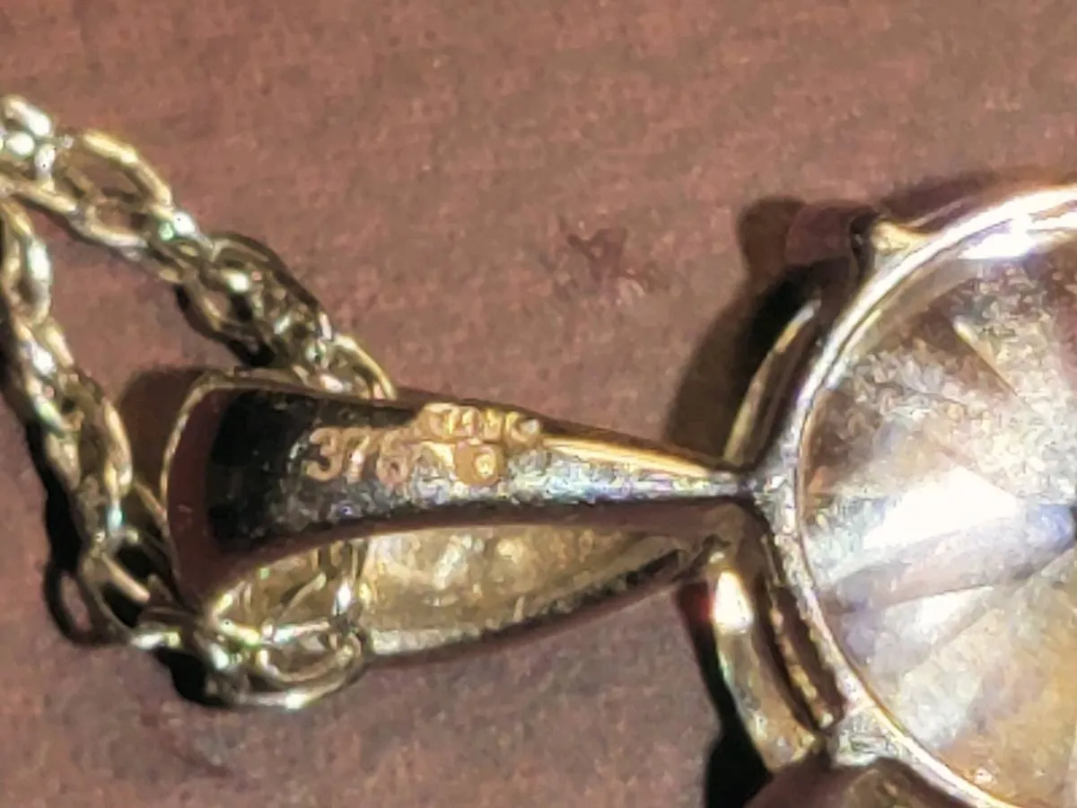 ELEGANT ROUND CRYSTAL, 9CT White Gold 18"Necklace - Image 4