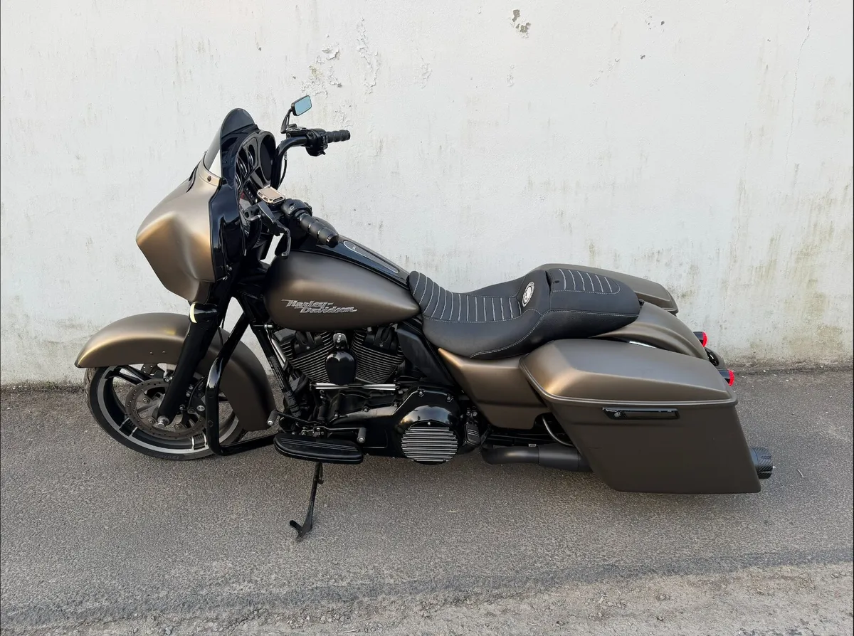 HARLEY DAVIDSON SCREAMING EAGLE CVO CUSTOM BAGGER - Image 3
