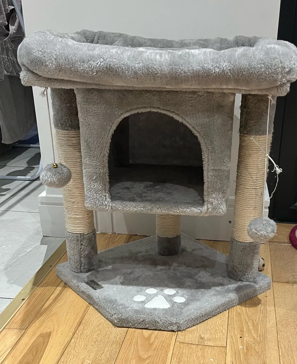 Cat play tower and bed - Image 2