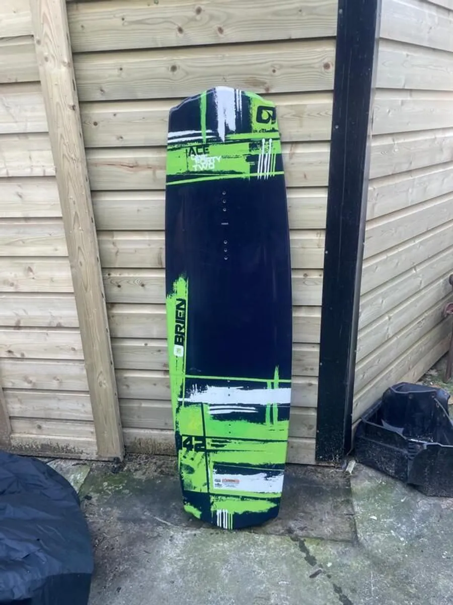 Wakeboard and bindings - Image 3
