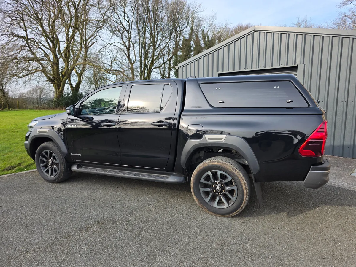 2023 TOYOTA HILUX 2.8 INVINCIBLE X AUTO - Image 4