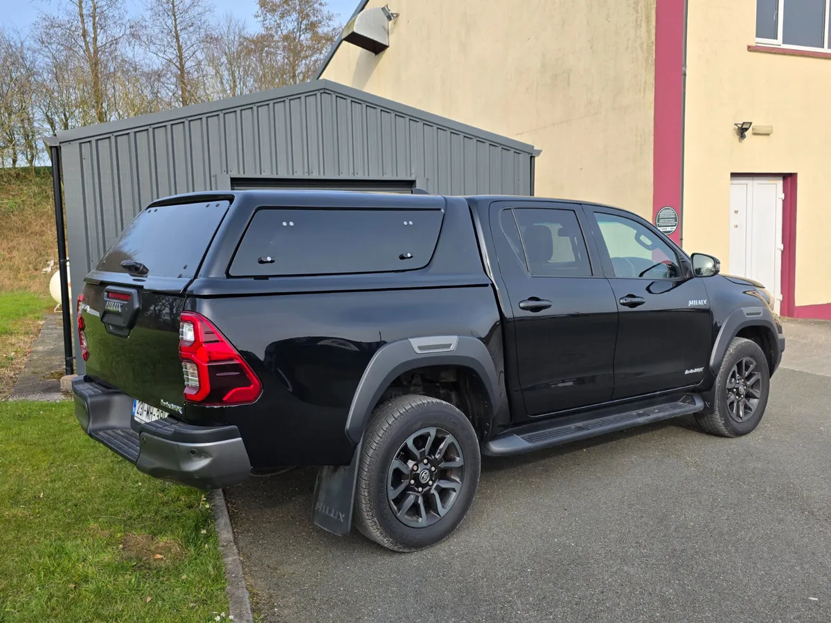 2023 TOYOTA HILUX 2.8 INVINCIBLE X AUTO - Image 3