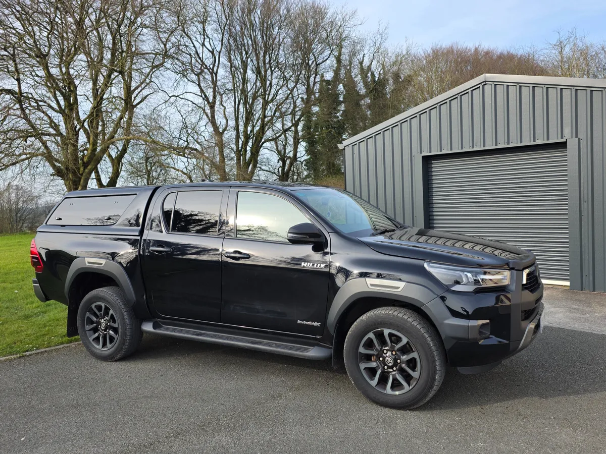 2023 TOYOTA HILUX 2.8 INVINCIBLE X AUTO - Image 2