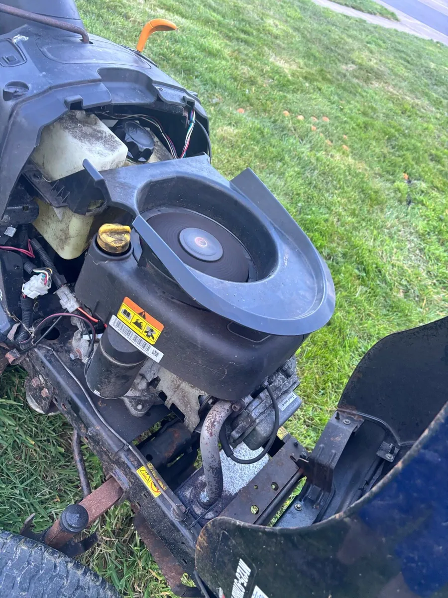 Ride on lawnmower twin cut - Image 4