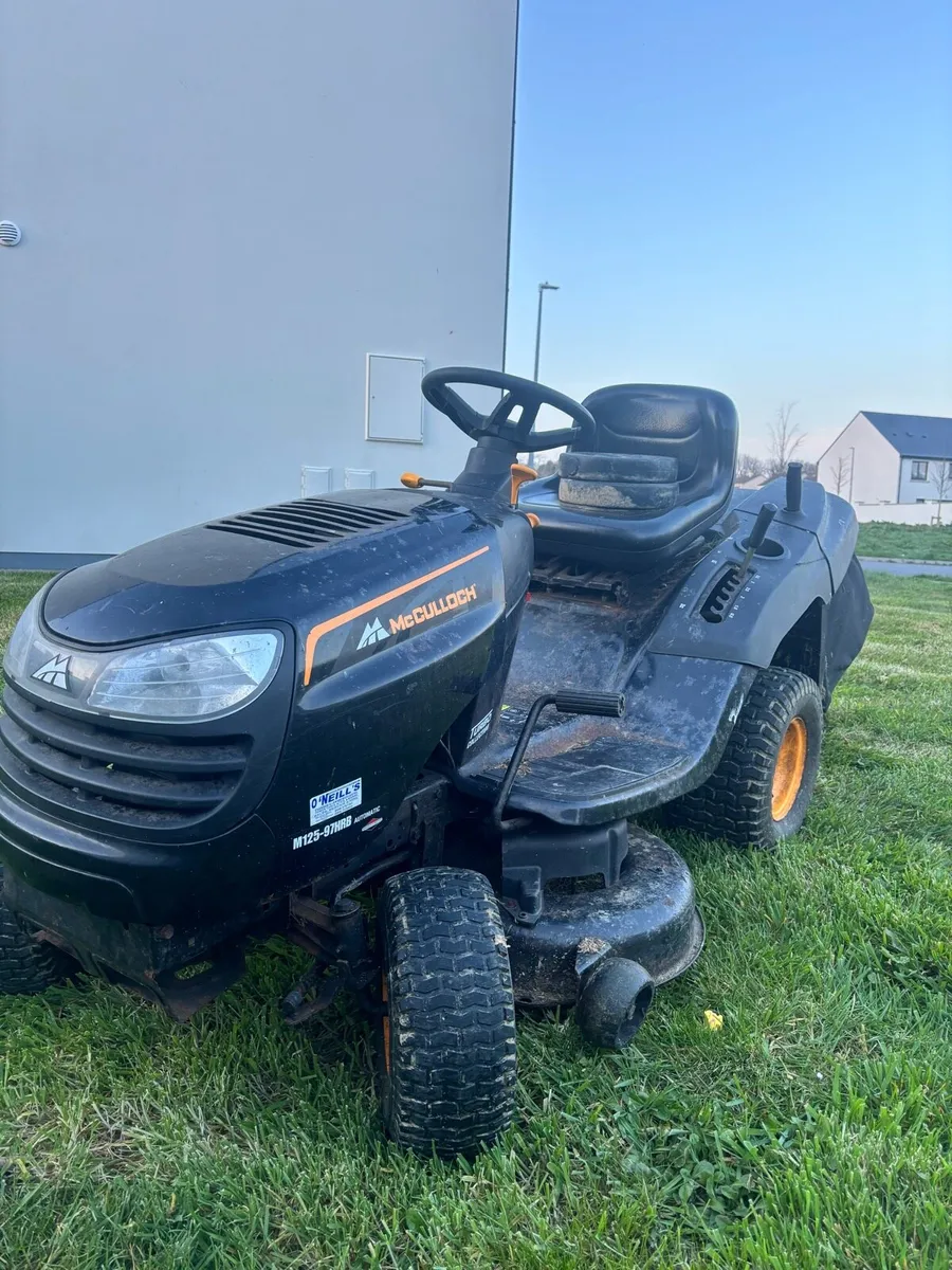 Ride on lawnmower twin cut - Image 1