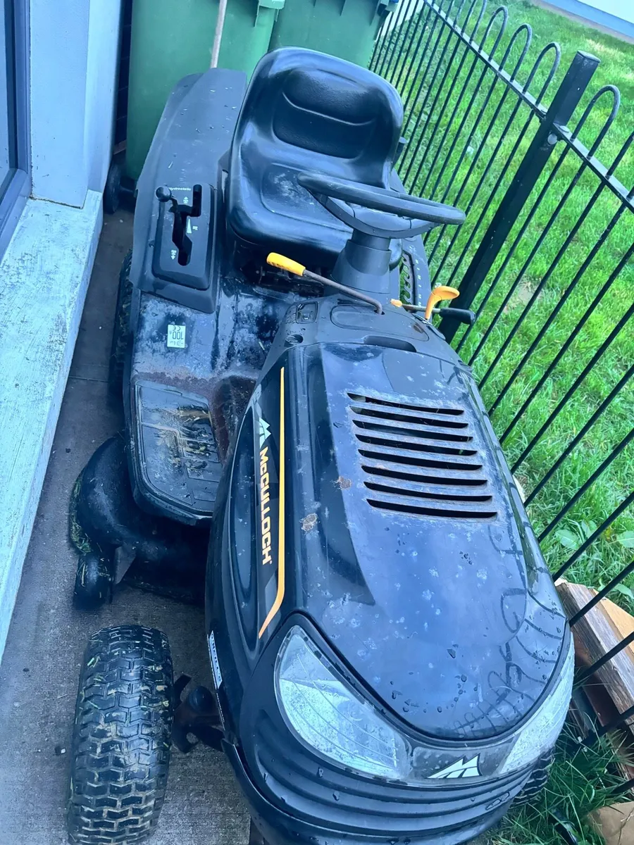 Ride on lawnmower twin cut - Image 2