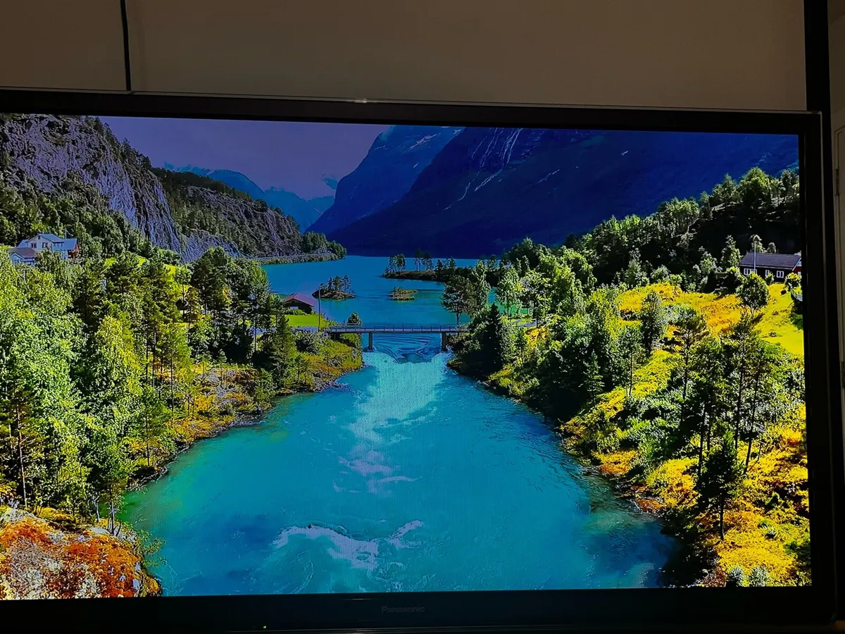 Panasonic tv 50 inches - Image 1
