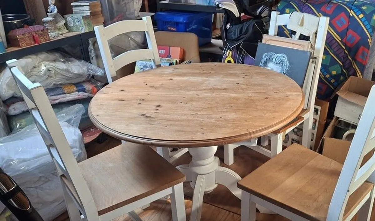 Dining room table and chairs - Image 1