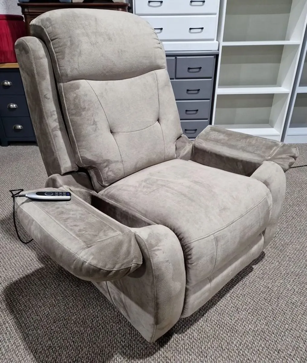 Lift & Rise Reclining Chair - Image 3