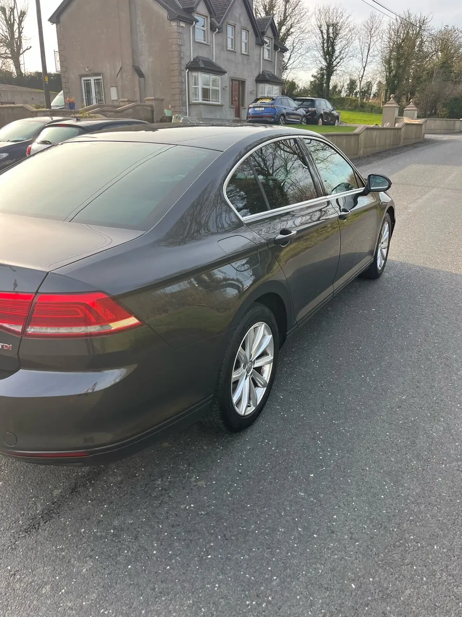 181 VW Passat Comfortline 1.6 Auto - Image 1
