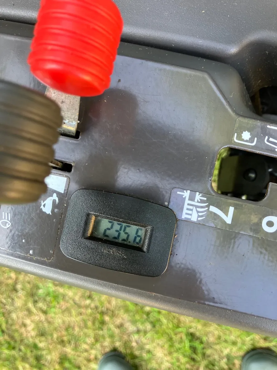 Husqvarna R422Ts AWD ride on mower - Image 2