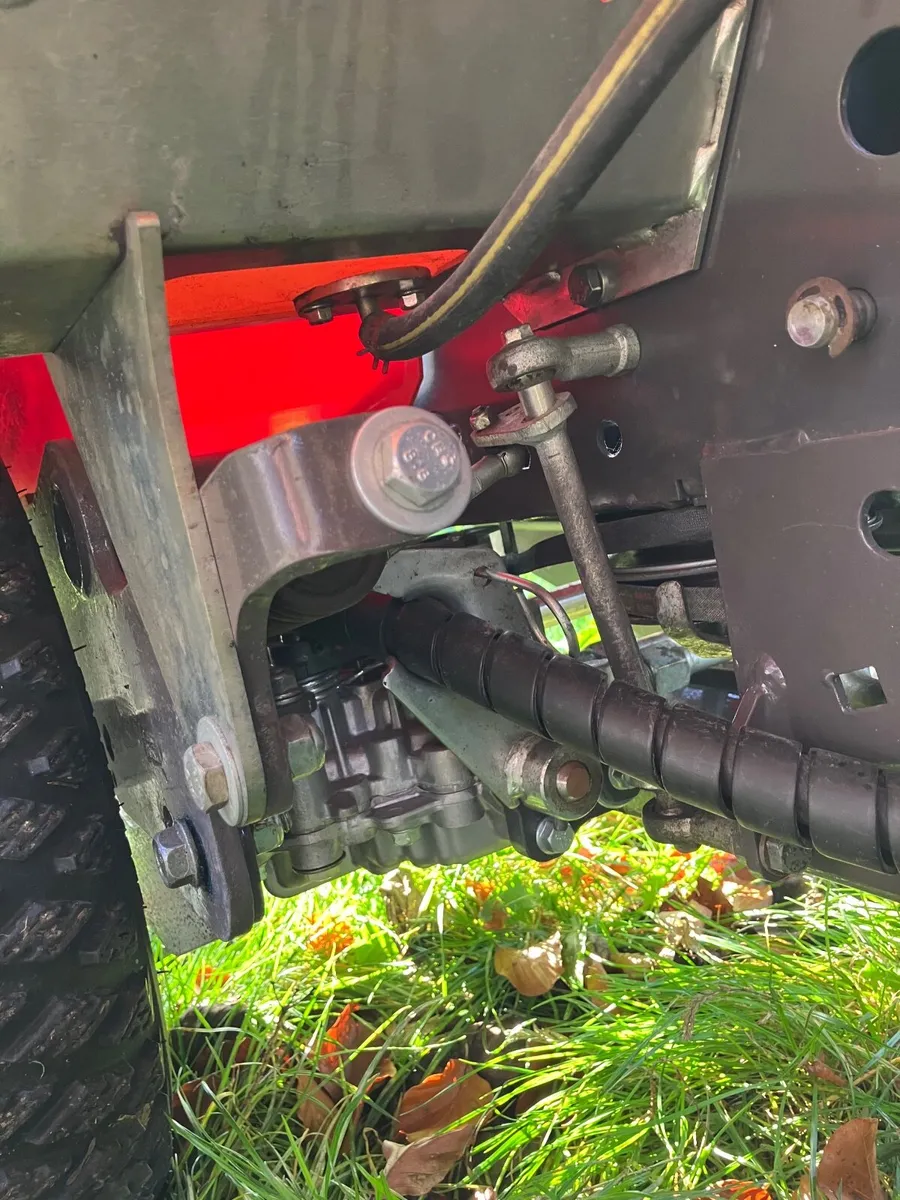 Husqvarna R422Ts AWD ride on mower - Image 3